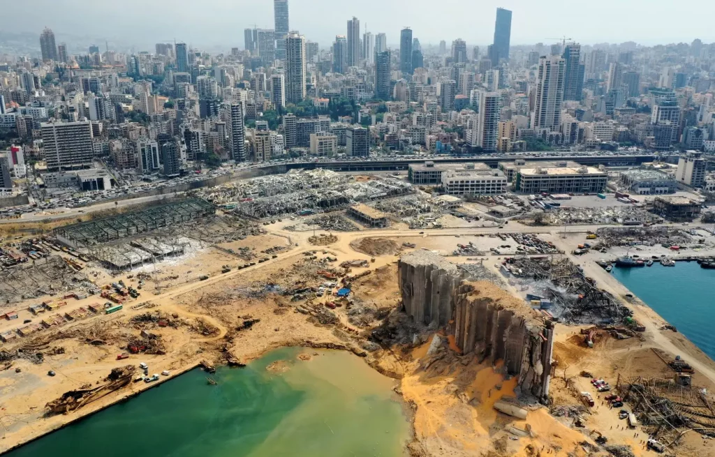 Image capturant l'instant tragique de l'explosion au port de Beyrouth le 4 août 2020.