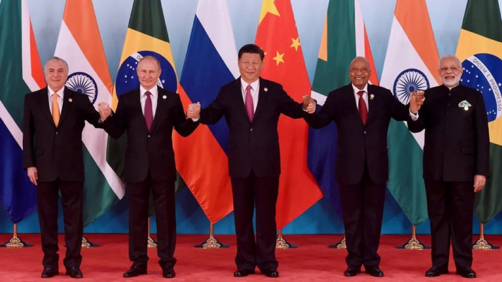 Les pays des BRICS développent une "nouvelle monnaie" alors que la dédollarisation mondiale s'accélère