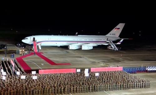 Un avion mystérieux repéré en Corée du Nord inquiète Washington, alors que Kim Jong s'est rendu en Russie pour rencontrer le Président Poutine.